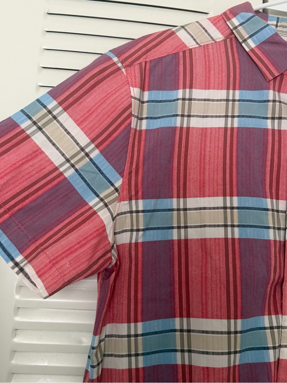 Tommy Bahama Salmon Pink and Blue Plaid Short-Sleeve Button-Down Shirt Size M - Picture 4 of 7